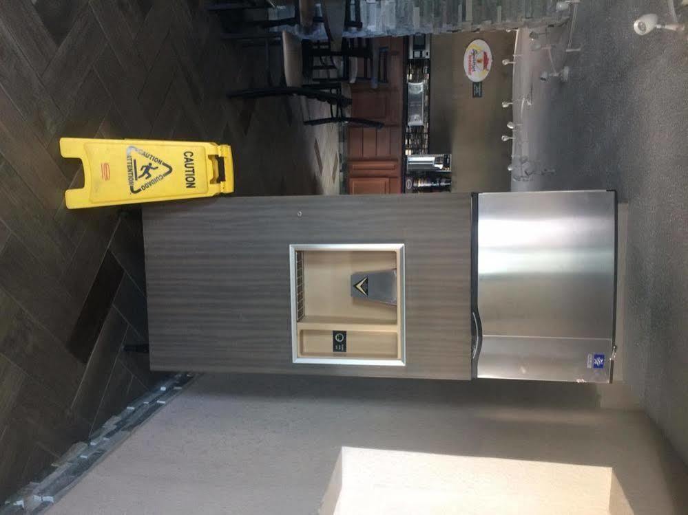 Super 8 By Wyndham Hotel 2*